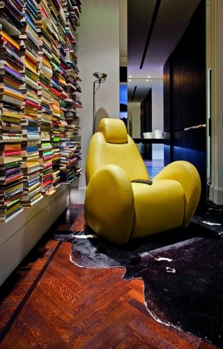 Un design originale e innovativo per la grande poltrona reclinabile Cloud di Doimo Sofas ricoperta in pelle in una squillante tonalità di giallo; grazie al telecomando è possibile reclinare lo schienale e alzare il poggiapiedi; inoltre può essere dotata della funzione massaggio expert (una vibrazione su diverse zone del corpo) per un relax totale. Misura L 90 x P 105/160 x H 107 cm. Prezzo della versione base 1.405 euro. <strong>www.doimosofas.it</strong> Un design originale e innovativo per la grande poltrona reclinabile Cloud di Doimo Sofas ricoperta in pelle in una squillante tonalità di giallo; grazie al telecomando è possibile reclinare lo schienale e alzare il poggiapiedi; inoltre può essere dotata della funzione massaggio expert (una vibrazione su diverse zone del corpo) per un relax totale. Misura L 90 x P 105/160 x H 107 cm. Prezzo della versione base 1.405 euro. <strong>www.doimosofas.it</strong>