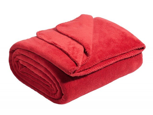 Pile rosso lacca per la soffice coperta in poliestere: è resistente e facile da pulire. Dimensioni L 150 x P 230 cm. Prezzo 19,90 euro. Chaleur di Maisons du Monde. www.maisonsdumonde.com Pile rosso lacca per la soffice coperta in poliestere: è resistente e facile da pulire. Dimensioni L 150 x P 230 cm. Prezzo 19,90 euro. Chaleur di Maisons du Monde. www.maisonsdumonde.com
