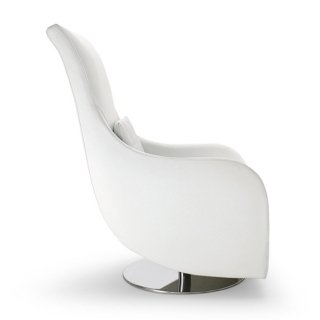 Ha una linea sinuosa e uno schienale alto e avvolgente la poltrona Nolita di Tonin Casa dotata di un cuscino poggiareni coordinato. Girevole, esternamente è interamente rivestita in pelle candida, ma è disponibile anche nella versione in ecopelle. Prezzo 2.175 euro. www.tonincasa.it Ha una linea sinuosa e uno schienale alto e avvolgente la poltrona Nolita di Tonin Casa dotata di un cuscino poggiareni coordinato. Girevole, esternamente è interamente rivestita in pelle candida, ma è disponibile anche nella versione in ecopelle. Prezzo 2.175 euro. www.tonincasa.it