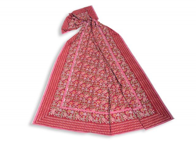 Un mezzero in puro cotone con una piacevole stampa etnica da usare per proteggere il divano dagli assalti di bambini e cuccioli; è disponibile in altri due formati più grandi. Dimensioni L 180 x P 270 cm. Prezzo 36,50 euro. Vulcano di Novità Import. www.novitahome.com Un mezzero in puro cotone con una piacevole stampa etnica da usare per proteggere il divano dagli assalti di bambini e cuccioli; è disponibile in altri due formati più grandi. Dimensioni L 180 x P 270 cm. Prezzo 36,50 euro. Vulcano di Novità Import. www.novitahome.com