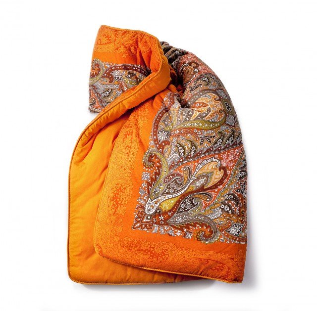 Un pratico trapuntino in puro cotone smerigliato e colori atossici certificati che restano brillanti anche dopo molti lavaggi Dimensioni L 130 x P 180 cm. Prezzo del modello base 59 euro. Scaldotto Paisley di Caleffi. www.caleffispa.it Un pratico trapuntino in puro cotone smerigliato e colori atossici certificati che restano brillanti anche dopo molti lavaggi Dimensioni L 130 x P 180 cm. Prezzo del modello base 59 euro. Scaldotto Paisley di Caleffi. www.caleffispa.it