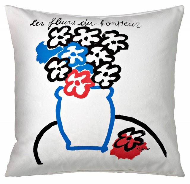 Ha la superficie in cotone candido decorata da un vaso di fiori che sembra disegnato a mano. Misura L 60 x P 60 cm. Prezzo 60 euro. Les Fleurs du bonheur di Creativando. www.creativando.nu Ha la superficie in cotone candido decorata da un vaso di fiori che sembra disegnato a mano. Misura L 60 x P 60 cm. Prezzo 60 euro. Les Fleurs du bonheur di Creativando. www.creativando.nu