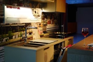 Taak – Compact Kitchen di SCIC è un concentrato di idee salva-spazio, con la qualità che Scic ha prodotto per rispondere alle attuali esigenze di mercato: dimensioni degli ambienti domestici ridotte, prezzi accessibili, massima personalizzazione e vendita online. Facilmente trasportabile grazie al pre-assemblaggio, il nuovo modello presenta tutti i comfort e gli accessori di una cucina d’alta gamma: un pannello retrostante, un tavolo estraibile e una fascia luminosa. La base misura L 180 x P 68 x H 85 cm. Prezzo: elettrodomestici inclusi 3.900 euro www.scic.it Taak – Compact Kitchen di SCIC è un concentrato di idee salva-spazio, con la qualità che Scic ha prodotto per rispondere alle attuali esigenze di mercato: dimensioni degli ambienti domestici ridotte, prezzi accessibili, massima personalizzazione e vendita online. Facilmente trasportabile grazie al pre-assemblaggio, il nuovo modello presenta tutti i comfort e gli accessori di una cucina d’alta gamma: un pannello retrostante, un tavolo estraibile e una fascia luminosa. La base misura L 180 x P 68 x H 85 cm. Prezzo: elettrodomestici inclusi 3.900 euro www.scic.it