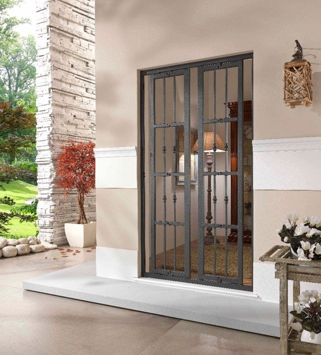 La grata di sicurezza a due ante Royal Q, tipologia SCS 180°, della linea Sikura di Erreci Sicurezza certificata in classe 4 e in colore Grigio Micaceo è composta di un telaio perimetrale in acciaio zincato. Ha snodo brevettato con tripla funzione: in apertura permette di ribaltare l’anta completamente verso l’esterno. Disponibile in differenti misure. Prezzo su preventivo www.errecisicurezza.com La grata di sicurezza a due ante Royal Q, tipologia SCS 180°, della linea Sikura di Erreci Sicurezza certificata in classe 4 e in colore Grigio Micaceo è composta di un telaio perimetrale in acciaio zincato. Ha snodo brevettato con tripla funzione: in apertura permette di ribaltare l’anta completamente verso l’esterno. Disponibile in differenti misure. Prezzo su preventivo www.errecisicurezza.com