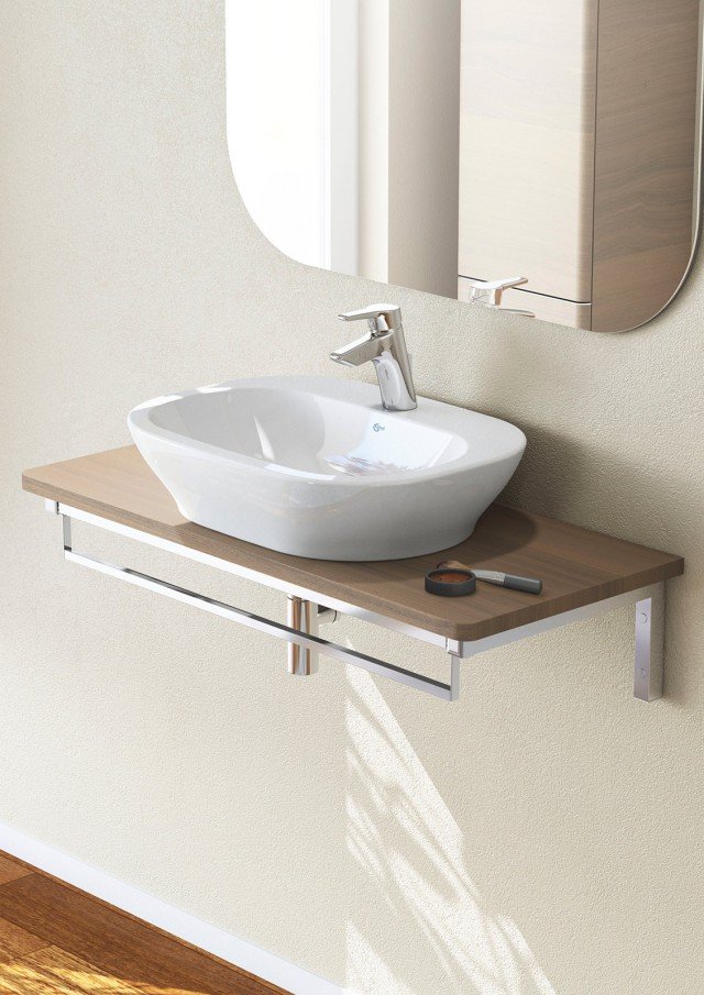 Ha linee morbide ed essenziali il lavabo da appoggio soprapiano Active di Ideal Standard con rubinetteria monoforo, senza troppopieno. Misura L 60 x P 45 cm. Prezzo 253,15 euro. www.idealstandard.it Ha linee morbide ed essenziali il lavabo da appoggio soprapiano Active di Ideal Standard con rubinetteria monoforo, senza troppopieno. Misura L 60 x P 45 cm. Prezzo 253,15 euro. www.idealstandard.it