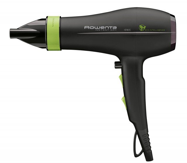 L’asciugacapelli CV6030 di Rowenta consente un risparmio energetico del 30% permettondo di ottenere un risultato eccellente ed una piega perfetta con solo 1.500 watt, performando come uno di 2.110 watt. Il movimento oscillatorio del Moving Air Booster garantisce un’asciugatura più gentile e veloce mentre il diffusore è dotato della funzione che emette ioni, riducendo l’elettricità statica e lasciando i capelli morbidi e lucenti. Prezzo 44 euro. www.rowenta.it L’asciugacapelli CV6030 di Rowenta consente un risparmio energetico del 30% permettondo di ottenere un risultato eccellente ed una piega perfetta con solo 1.500 watt, performando come uno di 2.110 watt. Il movimento oscillatorio del Moving Air Booster garantisce un’asciugatura più gentile e veloce mentre il diffusore è dotato della funzione che emette ioni, riducendo l’elettricità statica e lasciando i capelli morbidi e lucenti. Prezzo 44 euro. www.rowenta.it