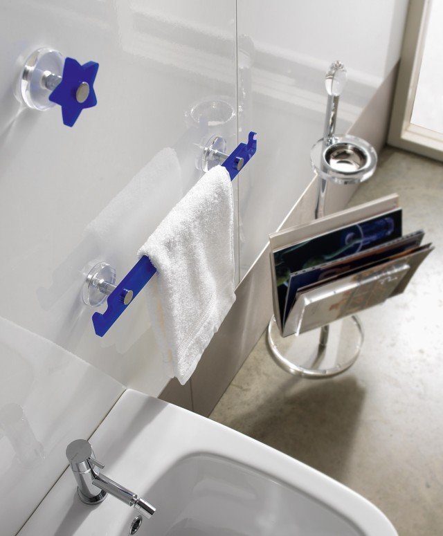 appenditutto e portasciugamani in metacrilato e ottone collezione Stick di TLBath appenditutto e portasciugamani in metacrilato e ottone collezione Stick di TLBath
