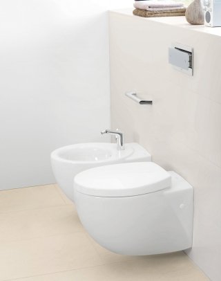 wc e bidet in porcellana bianca sanitaria sospesi collezione Aveo New Generation di Villeroy & Boch wc e bidet in porcellana bianca sanitaria sospesi collezione Aveo New Generation di Villeroy & Boch