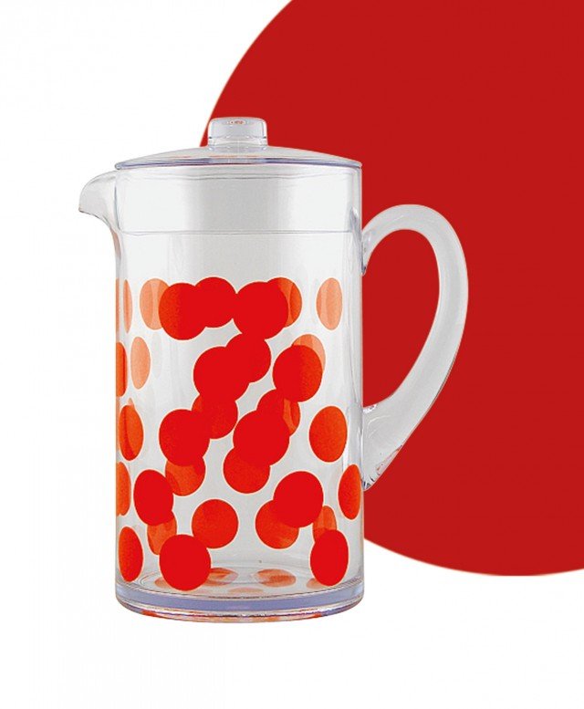 Dotata di coperchio, la caraffa in materiale plastico San trasparente con pois rossi è della linea Dot Dot di <strong>Zak!Designs</strong>. Ha capienza di 2 litri. Prezzo 23,50 euro. <strong>www.zak-designs.eu</strong> Dotata di coperchio, la caraffa in materiale plastico San trasparente con pois rossi è della linea Dot Dot di <strong>Zak!Designs</strong>. Ha capienza di 2 litri. Prezzo 23,50 euro. <strong>www.zak-designs.eu</strong>