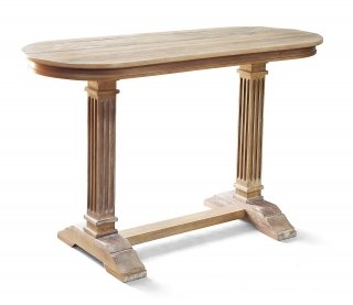 13. Rétro Legno di acacia venato per il modello con due sostegni modellati a colonna e un insolito piano ovale. Misura L 120 x P 45 x H 75 cm e costa 550 euro. Gotham di Novità Home. www.novitahome.com 13. Rétro Legno di acacia venato per il modello con due sostegni modellati a colonna e un insolito piano ovale. Misura L 120 x P 45 x H 75 cm e costa 550 euro. Gotham di Novità Home. www.novitahome.com