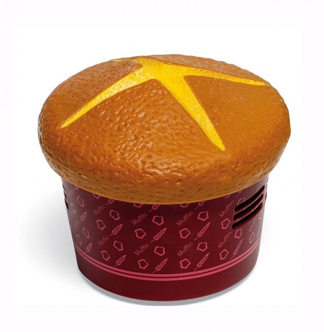 Ecco un muffin che invece aspira le briciole da tavola. In abs, è disponibile anche con altre sagome. Table Vacuum di Outlook Design costa 18 euro) www.outlookitalia.com Ecco un muffin che invece aspira le briciole da tavola. In abs, è disponibile anche con altre sagome. Table Vacuum di Outlook Design costa 18 euro) www.outlookitalia.com