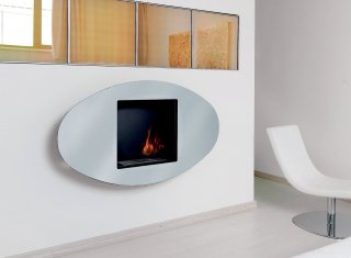 La cornice a specchio Ovo di Ozzio Design in cristallo per il biocamino è a sospensione con bruciatore. Possiede kit con accendino, imbuto e coperchio per spegnere la fiamma. Misura L 75 x P 19 x H 125 cm, prezzo 1.645 euro. <strong> www.ozzio.com</strong> La cornice a specchio Ovo di Ozzio Design in cristallo per il biocamino è a sospensione con bruciatore. Possiede kit con accendino, imbuto e coperchio per spegnere la fiamma. Misura L 75 x P 19 x H 125 cm, prezzo 1.645 euro. <strong> www.ozzio.com</strong>