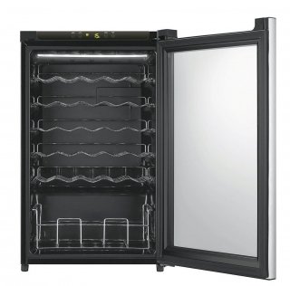 Può conservare fino a 33 bottiglie la cantinetta per vini con autoregolazione della temperatura tra 4 e 18 °C. Ha porta a vetri a tre strati anti Uv. Sviluppa una rumorosità di soli 39 dB(A). Misura L 51 x P 55 x H 85 cm. Costa 399 euro <strong>RW 33 EBSS di Samsung www.samsung.it</strong> Può conservare fino a 33 bottiglie la cantinetta per vini con autoregolazione della temperatura tra 4 e 18 °C. Ha porta a vetri a tre strati anti Uv. Sviluppa una rumorosità di soli 39 dB(A). Misura L 51 x P 55 x H 85 cm. Costa 399 euro <strong>RW 33 EBSS di Samsung www.samsung.it</strong>