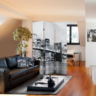 9. Ha la struttura in legno di abete e le ante decorate da una stampa della città di New York; è leggero, facile da ambientare e da spostare. Misura L 120 x P 2,5 x H 180 cm e costa 69,99 euro. City di Conforama www.conforama.it 9. Ha la struttura in legno di abete e le ante decorate da una stampa della città di New York; è leggero, facile da ambientare e da spostare. Misura L 120 x P 2,5 x H 180 cm e costa 69,99 euro. City di Conforama www.conforama.it