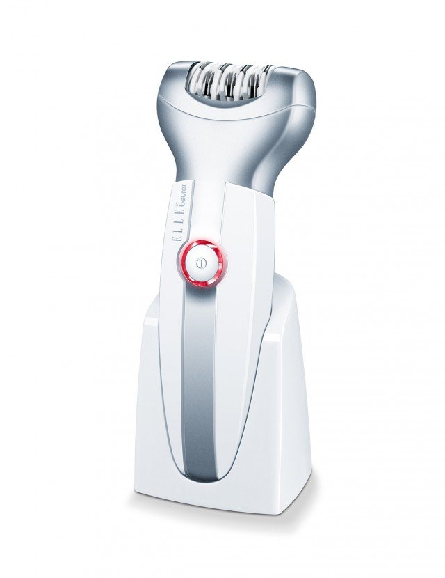 Utilizzabile sia sulla pelle umida che asciutta, l’epilatore 3 in 1 HLE 60 di Beurer è dotato di due velocità. E’ dotato di accessorio per il peeling per eliminare delicatamente le cellule morte e contrasta la crescita di peli incarniti e di luce a LED. Funziona sia a batteria sia collegato alla rete elettrica. www.beurer.com Utilizzabile sia sulla pelle umida che asciutta, l’epilatore 3 in 1 HLE 60 di Beurer è dotato di due velocità. E’ dotato di accessorio per il peeling per eliminare delicatamente le cellule morte e contrasta la crescita di peli incarniti e di luce a LED. Funziona sia a batteria sia collegato alla rete elettrica. www.beurer.com