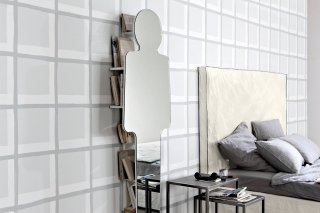 <strong>LC 97 di Letti &Co</strong> contiene due funzioni in una: specchio e minilibreria con ripiani nascosti dietro la sagoma. Sul retro, è dotato di una serie di comodi ripiani che si inseriscono nella struttura in noce Canaletto verniciato. Misura L 55 x P 20 x H 183 cm, prezzo 1.062 euro. <strong>www.lettiandco.com</strong> <strong>LC 97 di Letti &Co</strong> contiene due funzioni in una: specchio e minilibreria con ripiani nascosti dietro la sagoma. Sul retro, è dotato di una serie di comodi ripiani che si inseriscono nella struttura in noce Canaletto verniciato. Misura L 55 x P 20 x H 183 cm, prezzo 1.062 euro. <strong>www.lettiandco.com</strong>