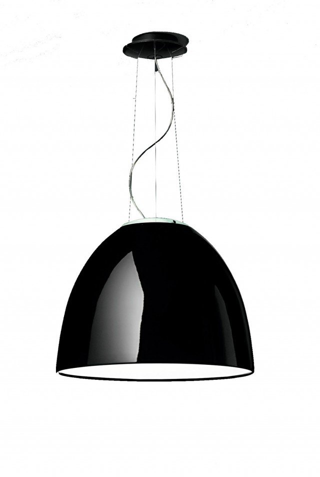 Versione laccata, liscia e lucida per il modello classico della sospensione, elegante e raffinata. A forma di grande campana, è realizzata in alluminio e chiusa da un disco diffusore. Misura Ø 55 x H 43 cm. Costa a partire da 791 euro Nur Gloss di Artemide www.artemide.com Versione laccata, liscia e lucida per il modello classico della sospensione, elegante e raffinata. A forma di grande campana, è realizzata in alluminio e chiusa da un disco diffusore. Misura Ø 55 x H 43 cm. Costa a partire da 791 euro Nur Gloss di Artemide www.artemide.com