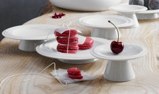 alzata Nendoo di Rosenthal in porcellana con bordo in rilievo alzata Nendoo di Rosenthal in porcellana con bordo in rilievo