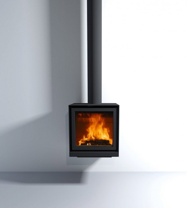 Per abitazioni a basso consumo, la <strong>stufa a legna sospesa UP di Stûv di Montexport</strong> misura L 58 x P 45 x H 60,7 cm; esclusi tubo e Iva, prezzo 2.552 euro 16-58. <strong>www.montexport.it</strong> Per abitazioni a basso consumo, la <strong>stufa a legna sospesa UP di Stûv di Montexport</strong> misura L 58 x P 45 x H 60,7 cm; esclusi tubo e Iva, prezzo 2.552 euro 16-58. <strong>www.montexport.it</strong>