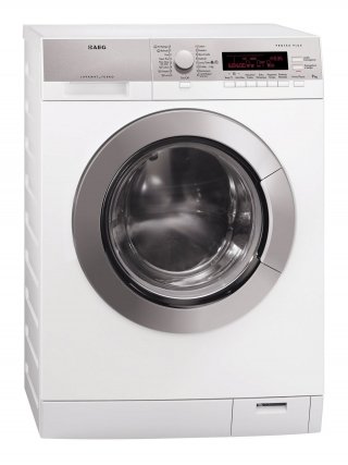 Grazie al motore Inverter e al totale isolamento acustico, L87695WD di Aeg Electrolux, è silenziosa 49 dB(A). In classe energetica A come lavasciuga e A+++ -10% se usata solo come lavabiancheria, ha capacità di carico di 9 kg di lavaggio e 7 kg di asciugatura. E’ dotata di partenza ritardata fino a 20 ore. Misura L 60 x P 63 x H 85 cm. Prezzo 1.197 euro. www.aeg-electrolux.it Grazie al motore Inverter e al totale isolamento acustico, L87695WD di Aeg Electrolux, è silenziosa 49 dB(A). In classe energetica A come lavasciuga e A+++ -10% se usata solo come lavabiancheria, ha capacità di carico di 9 kg di lavaggio e 7 kg di asciugatura. E’ dotata di partenza ritardata fino a 20 ore. Misura L 60 x P 63 x H 85 cm. Prezzo 1.197 euro. www.aeg-electrolux.it