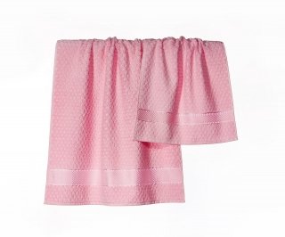 Sono disponibili in una vastissima gamma di colori gli asciugamani Sirena della collezione Spugnissima di Caleffi. Sono realizzati in spugna di puro cotone idrofilo 500 gr/m². L’asciugamano viso misura L 60 x P 110 cm, quello per ospite L 40 x P 60 cm. Prezzo della coppia viso e ospite 13,30 euro. www.caleffionline.it Sono disponibili in una vastissima gamma di colori gli asciugamani Sirena della collezione Spugnissima di Caleffi. Sono realizzati in spugna di puro cotone idrofilo 500 gr/m². L’asciugamano viso misura L 60 x P 110 cm, quello per ospite L 40 x P 60 cm. Prezzo della coppia viso e ospite 13,30 euro. www.caleffionline.it