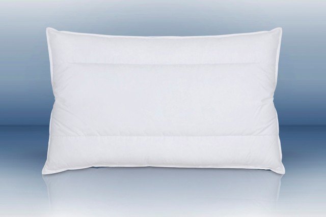 Grazie alla particolare struttura a tre canali dal contenuto differenziato (più soffice al centro e più consistente all’esterno), il cuscino è ideale sia per chi dorme sul fianco sia per chi dorme supino; misura 50 x 80; costa 98 euro Cuscino Anatomico di Piumini Danesi piminidanesi.com Grazie alla particolare struttura a tre canali dal contenuto differenziato (più soffice al centro e più consistente all’esterno), il cuscino è ideale sia per chi dorme sul fianco sia per chi dorme supino; misura 50 x 80; costa 98 euro Cuscino Anatomico di Piumini Danesi piminidanesi.com