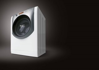 Con lo speciale Ciclo Anti Allergy, la lavasciuga AQD1170D 69 EU di Hotpoint-Ariston neutralizza l’azione degli allergeni. Lava 11 kg e ne asciuga 4 su quattro livelli, quello che favorisce la stiratura del bucato, quello che lascia il 6% di umidità nei tessuti, quello con un livello di umidità residua pari allo 0% e quello per tessuti resistenti che richiedono una completa asciugatura. In classe di efficienza energetica A, misura L 59,5 x P 61,6 x H 85 cm. Prezzo 1.019 euro. www.hotpoint-ariston.it Con lo speciale Ciclo Anti Allergy, la lavasciuga AQD1170D 69 EU di Hotpoint-Ariston neutralizza l’azione degli allergeni. Lava 11 kg e ne asciuga 4 su quattro livelli, quello che favorisce la stiratura del bucato, quello che lascia il 6% di umidità nei tessuti, quello con un livello di umidità residua pari allo 0% e quello per tessuti resistenti che richiedono una completa asciugatura. In classe di efficienza energetica A, misura L 59,5 x P 61,6 x H 85 cm. Prezzo 1.019 euro. www.hotpoint-ariston.it