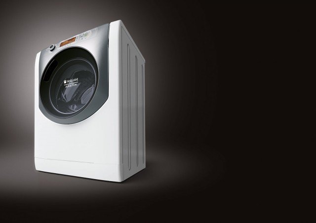 Con lo speciale Ciclo Anti Allergy, la lavasciuga AQD1170D 69 EU di Hotpoint-Ariston neutralizza l’azione degli allergeni. Lava 11 kg e ne asciuga 4 su quattro livelli, quello che favorisce la stiratura del bucato, quello che lascia il 6% di umidità nei tessuti, quello con un livello di umidità residua pari allo 0% e quello per tessuti resistenti che richiedono una completa asciugatura. In classe di efficienza energetica A, misura L 59,5 x P 61,6 x H 85 cm. Prezzo 1.019 euro. www.hotpoint-ariston.it Con lo speciale Ciclo Anti Allergy, la lavasciuga AQD1170D 69 EU di Hotpoint-Ariston neutralizza l’azione degli allergeni. Lava 11 kg e ne asciuga 4 su quattro livelli, quello che favorisce la stiratura del bucato, quello che lascia il 6% di umidità nei tessuti, quello con un livello di umidità residua pari allo 0% e quello per tessuti resistenti che richiedono una completa asciugatura. In classe di efficienza energetica A, misura L 59,5 x P 61,6 x H 85 cm. Prezzo 1.019 euro. www.hotpoint-ariston.it