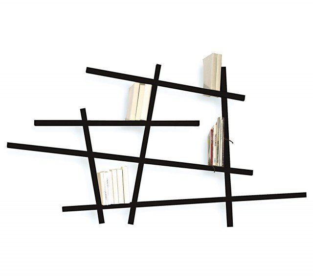 17. Ispirata al gioco del Mikado, la libreria è composta da barre a sezione quadrata di legno di faggio laccato nero oppure in legno di rovere. Misura L 185 x H 100 cm. Costa 454 euro Mikado di Compagnie Compagnie distr. Made in Design www.madeindesign.it 17. Ispirata al gioco del Mikado, la libreria è composta da barre a sezione quadrata di legno di faggio laccato nero oppure in legno di rovere. Misura L 185 x H 100 cm. Costa 454 euro Mikado di Compagnie Compagnie distr. Made in Design www.madeindesign.it