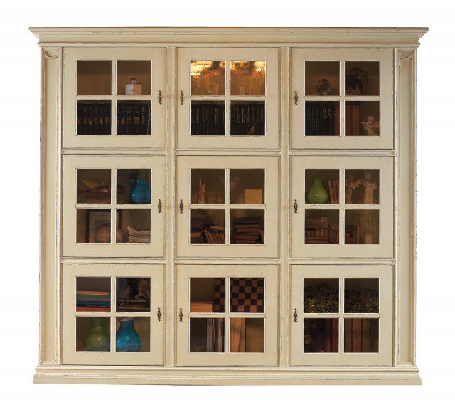 5. Fa parte della collezione Ca’ Venier di Cantiero, la vetrina CV123 in legno di noce laccato bianco con 9 ante a vetri. Misura L 272 x P 47 x H 243 cm. Prezzo Iva esclusa 6.989 euro. www.cantiero.com 5. Fa parte della collezione Ca’ Venier di Cantiero, la vetrina CV123 in legno di noce laccato bianco con 9 ante a vetri. Misura L 272 x P 47 x H 243 cm. Prezzo Iva esclusa 6.989 euro. www.cantiero.com