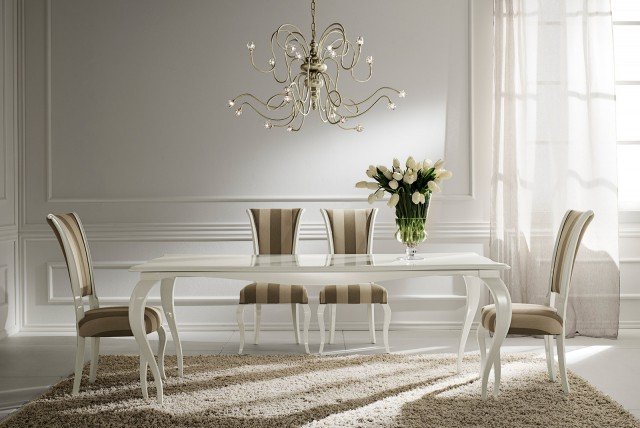 Un pezzo importante con la struttura in massello di legno sagomato e scolpito a mano; è imbottita e rivestita artigianalmente. Misura L 53,5 x P 66 x H 103 cm e costa 807 euro nella versione base. Raffaello di Cantori. www.cantori.it Un pezzo importante con la struttura in massello di legno sagomato e scolpito a mano; è imbottita e rivestita artigianalmente. Misura L 53,5 x P 66 x H 103 cm e costa 807 euro nella versione base. Raffaello di Cantori. www.cantori.it