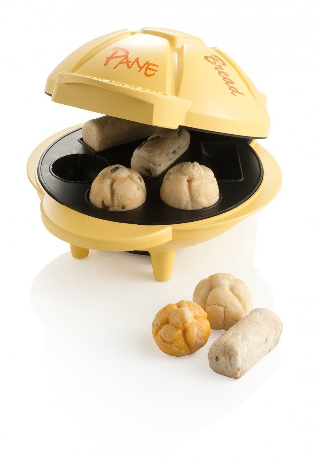 Il fornetto Mister Panino con piastre antiaderenti è perfetto per la cottura di piccoli panini fatti in casa. Di facile utilizzo e pulizia, è ideale anche per la cottura di farine per le intolleranze. Ha potenza 1.000 watt max e è fornito con libretto di ricette dello Chef Claudio Menconi. Prezzo 39,90 euro. www.brandani.it Il fornetto Mister Panino con piastre antiaderenti è perfetto per la cottura di piccoli panini fatti in casa. Di facile utilizzo e pulizia, è ideale anche per la cottura di farine per le intolleranze. Ha potenza 1.000 watt max e è fornito con libretto di ricette dello Chef Claudio Menconi. Prezzo 39,90 euro. www.brandani.it