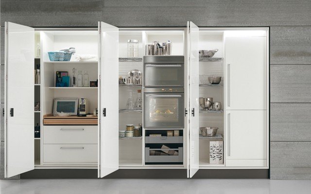 L'armadio Place è la risposta di Febal ad ogni esigenza in termini di contenimento ed é dotato di LED incorporati con sensore automatico che si illuminano all'apertura delle ante a soffietto impreziosite dalla nuova maniglia Sand. Un modulo base misura 60 cm. Prezzo: a partire da 145 euro. www.febal.com L'armadio Place è la risposta di Febal ad ogni esigenza in termini di contenimento ed é dotato di LED incorporati con sensore automatico che si illuminano all'apertura delle ante a soffietto impreziosite dalla nuova maniglia Sand. Un modulo base misura 60 cm. Prezzo: a partire da 145 euro. www.febal.com