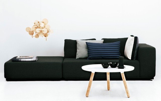 Tablo di Normann Copenhagen propone uno splendido gioco di materie e di colori associando gambe in legno naturale al top colorato, realizzato in materiale composito e disponibile nei colori Rose, Blue, Grey, Black, White e nelle versioni total White e total Black. Realizzato in 2 dimensioni: small Ø 50 cm x H 42 cm e large Ø 78 cm x H 42 cm . Prezzo a partire da 228 euro. www.normann-copenhagen.com Tablo di Normann Copenhagen propone uno splendido gioco di materie e di colori associando gambe in legno naturale al top colorato, realizzato in materiale composito e disponibile nei colori Rose, Blue, Grey, Black, White e nelle versioni total White e total Black. Realizzato in 2 dimensioni: small Ø 50 cm x H 42 cm e large Ø 78 cm x H 42 cm . Prezzo a partire da 228 euro. www.normann-copenhagen.com