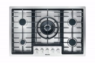 Comprende cinque zone di cottura di cui uno a wok il piano a gas KM2335di Miele. Installabile a semifilo, ha griglie lavabili in lavastoviglie. Prezzo 1.149 euro. www.mieleitalia.it Comprende cinque zone di cottura di cui uno a wok il piano a gas KM2335di Miele. Installabile a semifilo, ha griglie lavabili in lavastoviglie. Prezzo 1.149 euro. www.mieleitalia.it