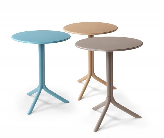 Resina fiber-glass per Spritz di Nardi, il tavolino che non richiede nessuna manutenzione e può stare all'aperto, ma che è la soluzione ideale anche indoor. É disponibile in dieci varianti di colore e si smonta facilmente. Misura ø 60,5 x H 76,5 cm. www.nardigarden.it Resina fiber-glass per Spritz di Nardi, il tavolino che non richiede nessuna manutenzione e può stare all'aperto, ma che è la soluzione ideale anche indoor. É disponibile in dieci varianti di colore e si smonta facilmente. Misura ø 60,5 x H 76,5 cm. www.nardigarden.it
