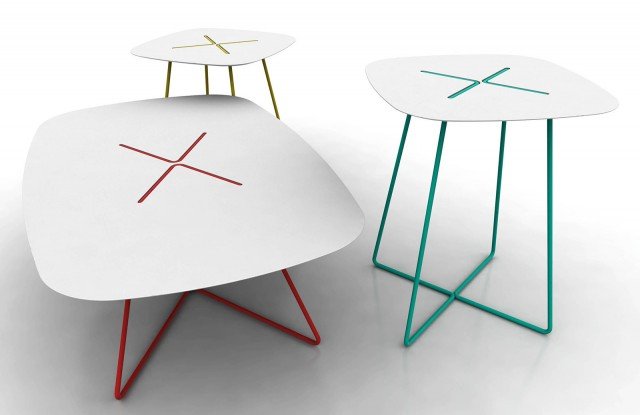 Cross di Domitalia è caratterizzato dalla crociera del telaio che attraversa il piano in laminato plastico e si trasforma in un segno stilistico. La struttura, realizzata in tondino metallico colorato, è disponibile in tre varianti. Può essere usato anche all’esterno ed esiste in tre formati diversi. Misura L 50 x P 50 x H 50 cm, L 50 x P 50 x H 60 cm e L 50 x 80 x H 38 cm. www.domitalia.it Cross di Domitalia è caratterizzato dalla crociera del telaio che attraversa il piano in laminato plastico e si trasforma in un segno stilistico. La struttura, realizzata in tondino metallico colorato, è disponibile in tre varianti. Può essere usato anche all’esterno ed esiste in tre formati diversi. Misura L 50 x P 50 x H 50 cm, L 50 x P 50 x H 60 cm e L 50 x 80 x H 38 cm. www.domitalia.it