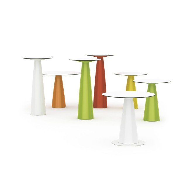 Una base in polietilene colorato nelle tonalità sorbetto caratterizza Hoplà di Slide, un modello dal design essenziale che può essere usato anche sul terrazzo. Il piano è realizzato in laminato candido; inoltre è illuminabile ed esiste in due altezze diverse. Misura ø 59/69/79 x H 72/110 cm. www.slidedesign.it Una base in polietilene colorato nelle tonalità sorbetto caratterizza Hoplà di Slide, un modello dal design essenziale che può essere usato anche sul terrazzo. Il piano è realizzato in laminato candido; inoltre è illuminabile ed esiste in due altezze diverse. Misura ø 59/69/79 x H 72/110 cm. www.slidedesign.it