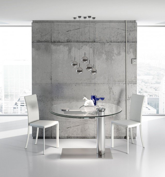 Tecnologico Grazie a un sistema di rotazione il piano in cristallo trasparente raddoppia e permette di ospitare tanti amici; la base è in acciaio. Misura ø 120 x H 75 cm (aperto L 165 x P 90 x H 75 cm) e costa 2.671,80 euro. Forever di Riflessi. www.riflessisrl.it Tecnologico Grazie a un sistema di rotazione il piano in cristallo trasparente raddoppia e permette di ospitare tanti amici; la base è in acciaio. Misura ø 120 x H 75 cm (aperto L 165 x P 90 x H 75 cm) e costa 2.671,80 euro. Forever di Riflessi. www.riflessisrl.it