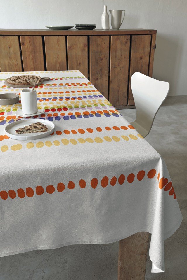 Pearls di Bassetti Good Day è proposta in tre varianti di colore con motivo a pois stampato su tessuto di puro cotone. Misura 150 x180 cm. Prezzo: 29 euro; Misura 150 x 220 cm. Prezzo: 35 euro; Misura 150 x 270 cm. Prezzo: 45 euro. www.bassetti.it Pearls di Bassetti Good Day è proposta in tre varianti di colore con motivo a pois stampato su tessuto di puro cotone. Misura 150 x180 cm. Prezzo: 29 euro; Misura 150 x 220 cm. Prezzo: 35 euro; Misura 150 x 270 cm. Prezzo: 45 euro. www.bassetti.it