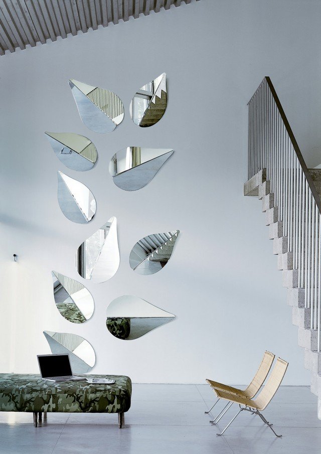 Spring, di Gallotti&Radice, è uno specchio molato a mano. Supporto in lamiera metallica verniciata a fuoco. Fissaggio a parete in molteplici posizioni. Disponibile in tre dimensioni: L 46 x H 78 cm, L 57 x H 90 cm, L 99 x H 145 cm. Prezzo a partire da 590 euro. www.gallottiradice.it Spring, di Gallotti&Radice, è uno specchio molato a mano. Supporto in lamiera metallica verniciata a fuoco. Fissaggio a parete in molteplici posizioni. Disponibile in tre dimensioni: L 46 x H 78 cm, L 57 x H 90 cm, L 99 x H 145 cm. Prezzo a partire da 590 euro. www.gallottiradice.it