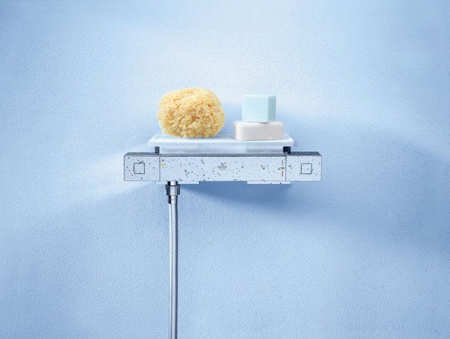 miscelatore termostatico Grohtherm Cube di Grohe con maniglie quadrate e rosette coordinate miscelatore termostatico Grohtherm Cube di Grohe con maniglie quadrate e rosette coordinate