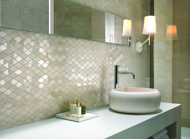 È in gres porcellanato colorato in massa la collezione Symphony di Ragno, con superficie lux effetto lucido o naturale, ciascuna in cinque diversi formati rettificati. È completata da due decori, a mosaico e a rosone. Il decoro a mosaico è disponibile nei quattro colori della collezione Almond, Beige, Gray e Walnut e misura L 120 x H 120 cm. Prezzo su richiesta. www.ragno.it È in gres porcellanato colorato in massa la collezione Symphony di Ragno, con superficie lux effetto lucido o naturale, ciascuna in cinque diversi formati rettificati. È completata da due decori, a mosaico e a rosone. Il decoro a mosaico è disponibile nei quattro colori della collezione Almond, Beige, Gray e Walnut e misura L 120 x H 120 cm. Prezzo su richiesta. www.ragno.it