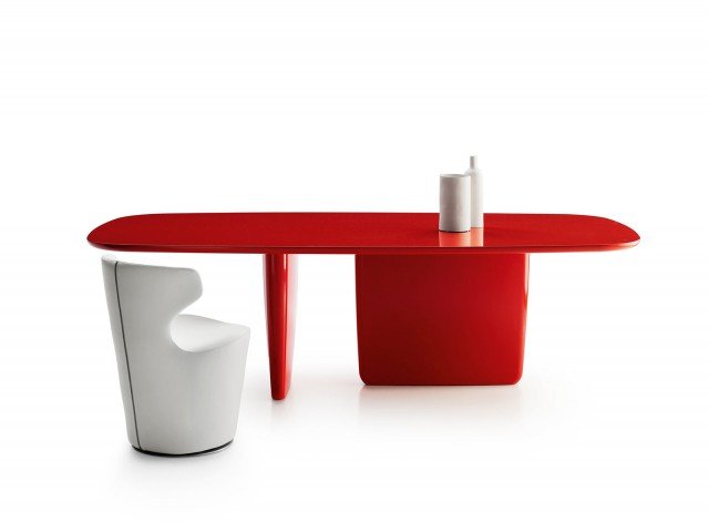 1. Un aspetto rinnovato per Tobi Ishi di B&B Italia: il piano rettangolare è ancora più grande e ha le estremità arrotondate. È disponibile in sedici nuove varianti di colore laccate satinate per soddisfare tutte le esigenze. www.bebitalia.com 1. Un aspetto rinnovato per Tobi Ishi di B&B Italia: il piano rettangolare è ancora più grande e ha le estremità arrotondate. È disponibile in sedici nuove varianti di colore laccate satinate per soddisfare tutte le esigenze. www.bebitalia.com