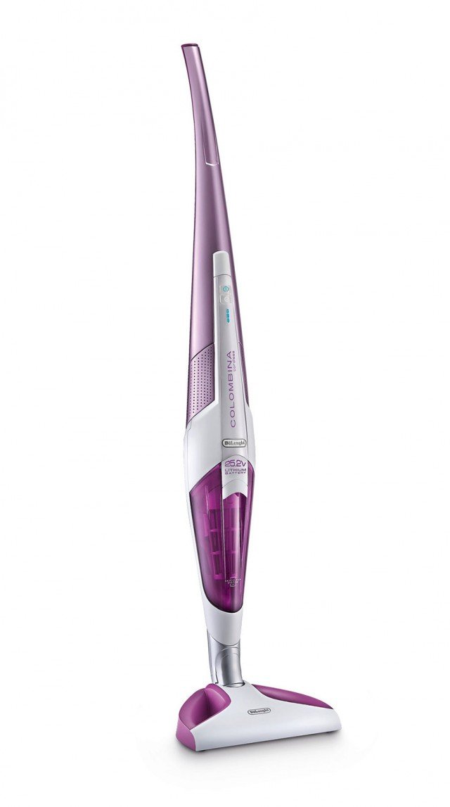 Colombina Cordless XLR24Li di Dè Longhi è una scopa senza cavo elettrico, per avere massima libertà di movimento. Ideale per trattare tutti i tipi di superficie: pavimenti, tappeti e parquet grazie alle sottili strisce in microfibra, raggiunge anche gli angoli più difficili, grazie alla speciale spazzola snodata e facilmente manovrabile. Prezzo 190 euro. www.delonghi.com Colombina Cordless XLR24Li di Dè Longhi è una scopa senza cavo elettrico, per avere massima libertà di movimento. Ideale per trattare tutti i tipi di superficie: pavimenti, tappeti e parquet grazie alle sottili strisce in microfibra, raggiunge anche gli angoli più difficili, grazie alla speciale spazzola snodata e facilmente manovrabile. Prezzo 190 euro. www.delonghi.com