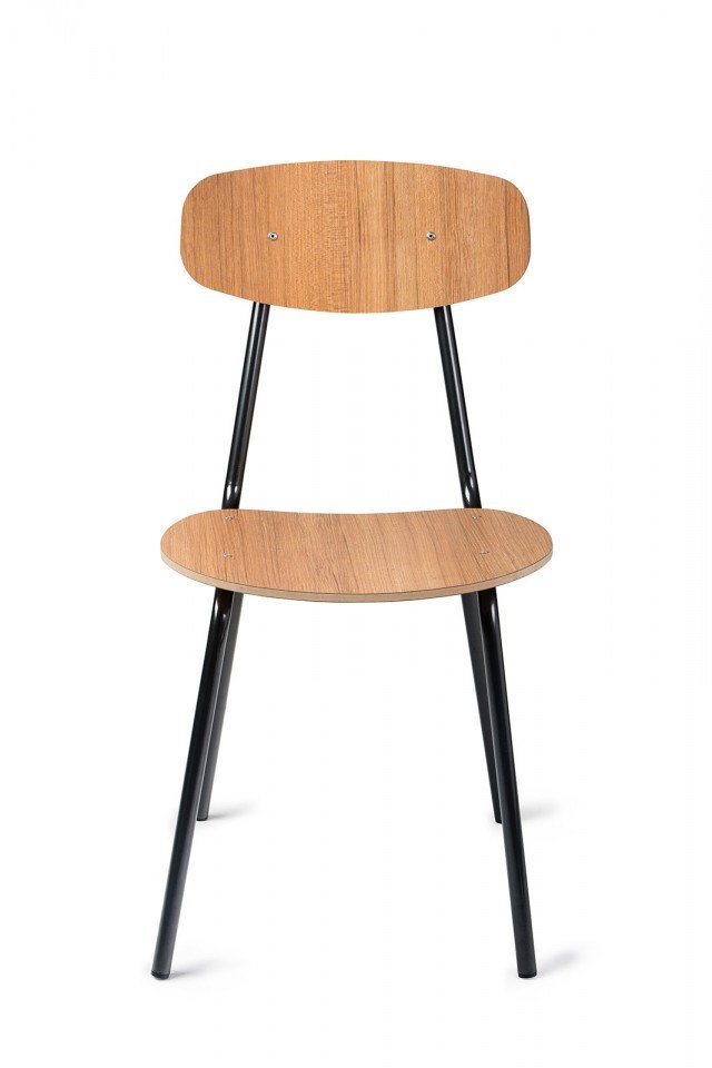 Semplicità e leggerezza per Aqua di Mara, la sedia che ricorda i modelli anni Settanta. Il telaio è in tubo metallico verniciato nero, lo schienale e la seduta sono in Mdf rivestiti in laminato effetto legno da scegliere tra le varianti Noce e Teak. Misura L 41,5 x 51 x H 82 cm. www.marasrl.it Semplicità e leggerezza per Aqua di Mara, la sedia che ricorda i modelli anni Settanta. Il telaio è in tubo metallico verniciato nero, lo schienale e la seduta sono in Mdf rivestiti in laminato effetto legno da scegliere tra le varianti Noce e Teak. Misura L 41,5 x 51 x H 82 cm. www.marasrl.it