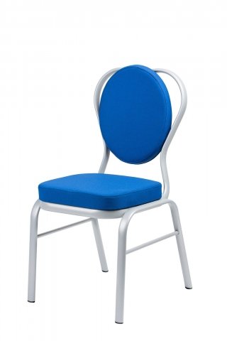 È il frutto di un approfondito studio ergonomico Valentina di Mara, la sedia facile da spostare e impilabile. Il telaio è in alluminio con una linea morbida; è imbottita e rivestita in due tipi di tessuto o in ecopelle. Misura L 46 x P 58 x H 91 cm. www.marasrl.it È il frutto di un approfondito studio ergonomico Valentina di Mara, la sedia facile da spostare e impilabile. Il telaio è in alluminio con una linea morbida; è imbottita e rivestita in due tipi di tessuto o in ecopelle. Misura L 46 x P 58 x H 91 cm. www.marasrl.it