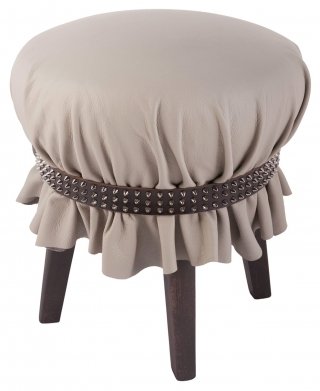 Popit di Frag ha una semplice struttura in legno scuro e la seduta rivestita in morbida pelle fermata da una preziosa cintura in cuoio borchiato: un pouff all’ultima moda! Esiste anche nella bizzarra versione con pelliccia di pecora della Mongolia o montone Merinos. www.frag.it Popit di Frag ha una semplice struttura in legno scuro e la seduta rivestita in morbida pelle fermata da una preziosa cintura in cuoio borchiato: un pouff all’ultima moda! Esiste anche nella bizzarra versione con pelliccia di pecora della Mongolia o montone Merinos. www.frag.it