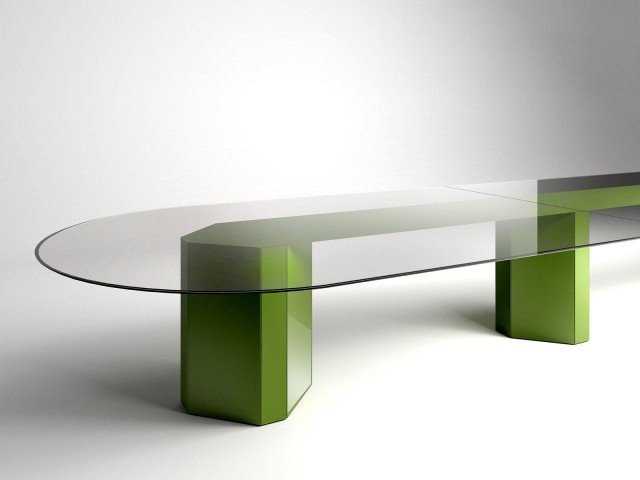 La base a forma di ottagono di Akim di Gallotti & Radice è il fulcro del tavolo: è interamente rivestita in cristallo colorato verde acido, ma è disponibile anche nella versione specchiato. Il top è realizzato in cristallo extralight bisellato. Misura L 560 x P 120 x H 74 cm. www.gallottiradice.it La base a forma di ottagono di Akim di Gallotti & Radice è il fulcro del tavolo: è interamente rivestita in cristallo colorato verde acido, ma è disponibile anche nella versione specchiato. Il top è realizzato in cristallo extralight bisellato. Misura L 560 x P 120 x H 74 cm. www.gallottiradice.it