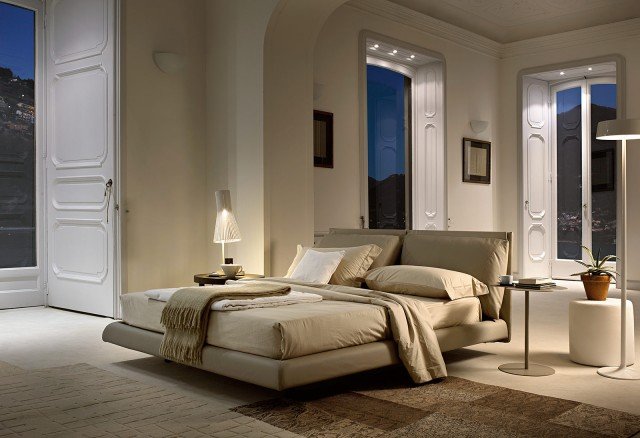 . Una grande e morbida testata imbottita per Malou di Bontempi Casa Letti Design che permette di leggere grazie allo schienale regolabile. La struttura è in legno, imbottita e può essere rivestita in tessuto o pelle ecologica sfoderabili e lavabili; è disponibile anche nella versione pelle. www.bontempilettidesign.it . Una grande e morbida testata imbottita per Malou di Bontempi Casa Letti Design che permette di leggere grazie allo schienale regolabile. La struttura è in legno, imbottita e può essere rivestita in tessuto o pelle ecologica sfoderabili e lavabili; è disponibile anche nella versione pelle. www.bontempilettidesign.it